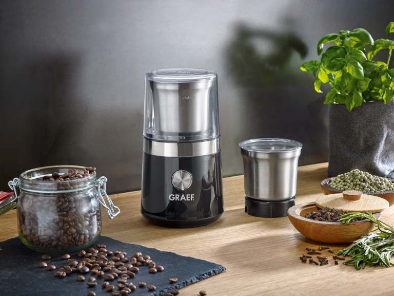 Allround-Talent: Die kleine Mühle CM102 von GRAEF mahlt unterwegs alles was zum perfekten Frühstück gehört