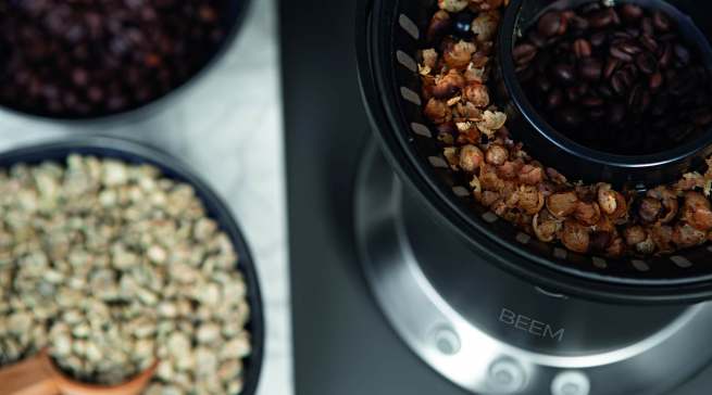 Einfüllen, einstellen, einschalten – der Roast-Perfect Kaffeeröster von Beem ist schnell einsatzbereit und leicht zu bedienen.