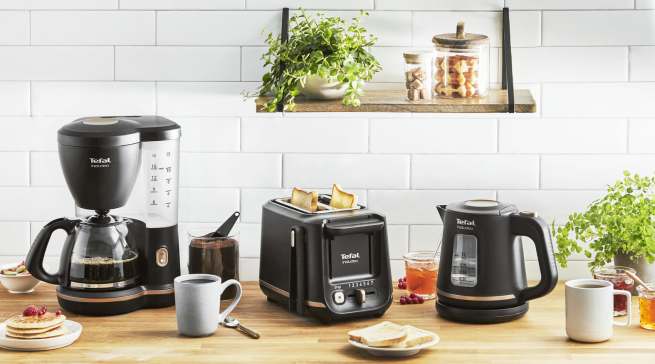 Filterkaffeemaschine, Wasserkocher und Toaster: Das erstes Frühstücksset, das durch inklusives Design und einfache Handhabung überzeugt.