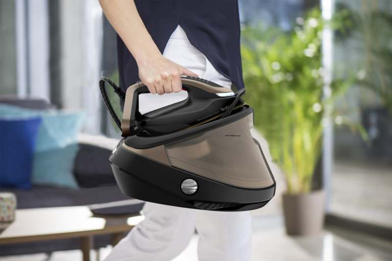 Tefal Dampfbügelstation Pro Express Vision: Spotlight gegen Falten
