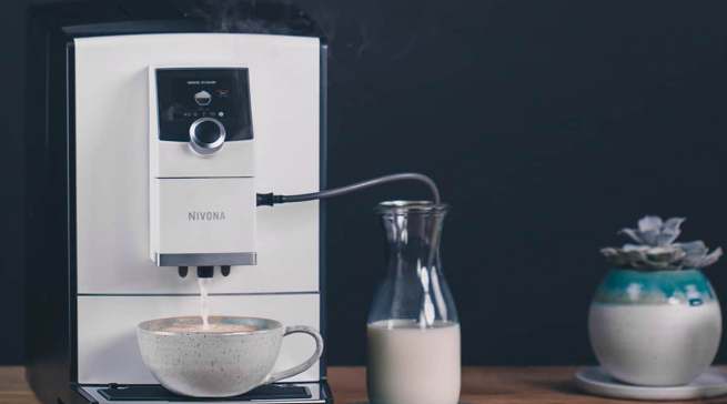 Nivona Espresso-/Kaffeevollautomat CafeRomatica NICR 796 mit Cappuccino Connaisseur.