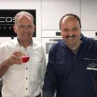 Peter Braukmann, Geschäftsführer der Braukmann GmbH mit Caso-Markenbotschafter Johann Lafer.