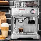 Gastroback Espressomaschine Advanced Barista verarbeitet Kaffeebohnen, Kaffeepulver und E.S.E.-Pads.