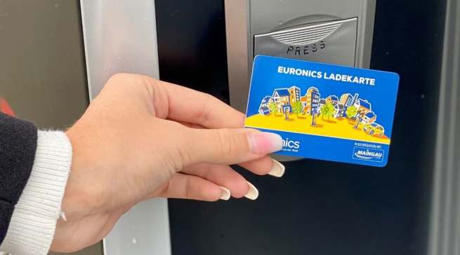Mit neuer App und Ladekarte baut Euronics den Bereich E-Mobilität weiter aus.