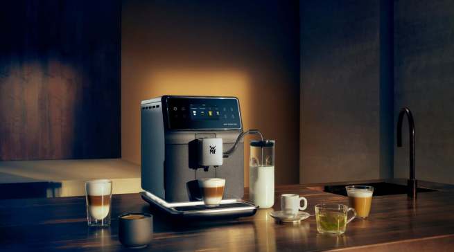 Durch bis zu 18 voreingestellte Getränke-Optionen lässt sich der neue Kaffeevollautomat von WMF auf umfangreiche Art und Weise auf das individuelle Kaffee-Gefühl einstellen.