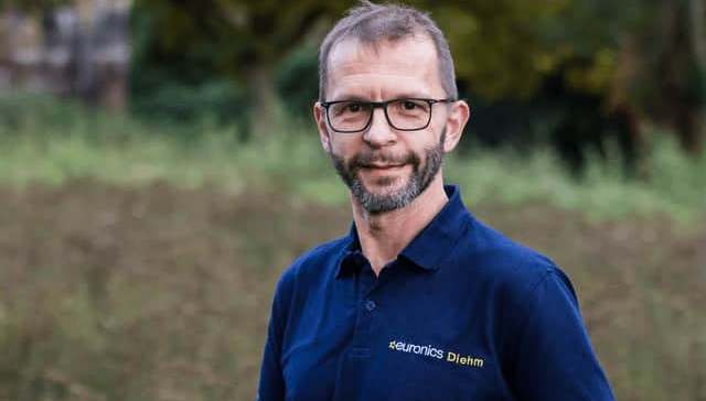 „Vor Ort kann ich unsere komplette Waren-, Projekt- und Installationskompetenz nicht nur präsentieren, sondern wirklich erlebbar und anfassbar machen. Wir können den Kunden am PoS zeigen, was für ihr Zuhause technisch denkbar wäre“, Alexander Diehm, Geschäftsführer/Inhaber Euronics Diehm.