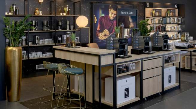Die Konsumenten sollen mit einem ganzheitlichen Markenerlebnis inspirieren werden. Mithilfe durchdachter Möbel am POS wird die „World of Coffee“ optimal in Szene gesetzt.