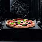 Nutzbar als Warmhalte- oder Kühlplatte: Der Gourmet Back- und Pizzastein von Miele.