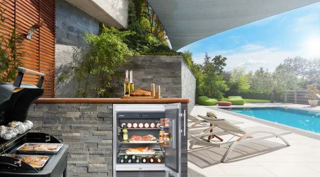 Sortimentserweiterung: OutdoorCooler – einem kompakten Kühlschrank für den Außenbereich, in dem kühle Getränke und Snacks uneingeschränkt im Freien gelagert werden können.