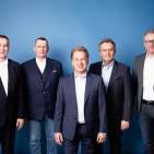 Unser Fotoi zeigt v.l.n.r. den Aufsichtsratsvorsitzenden Dirk Wittmer mit den Vorständen Carsten Koch, Benedict Kober, Michael Rook und Jochen Mauch. Fotos: Euronics