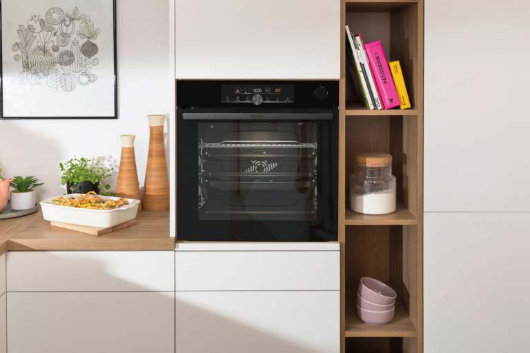 Wir kümmern uns ums Kochen: die neuen OptiBake Einbau-Backöfen