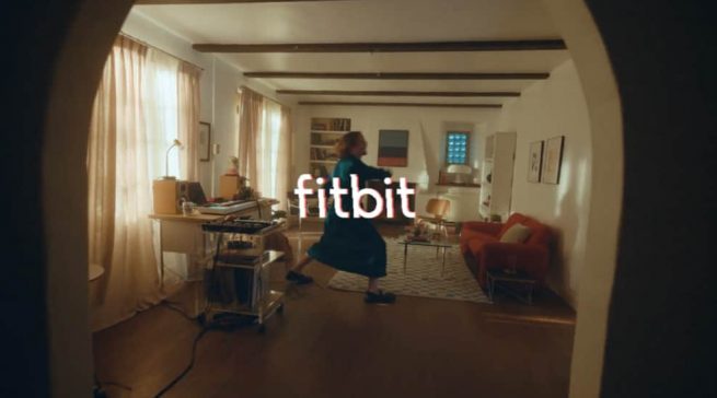 Fitbit macht fit mit DJ Marc Rebillet.