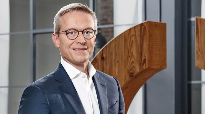 „Wir werden gebraucht. Wir bringen die Technik zu den Menschen. Wir sind der Vermittler zwischen den Herstellern, den Lieferanten und den Kunden“, Dr. Karsten Wildberger, CEO von Ceconomy und MediaMarktSaturn.