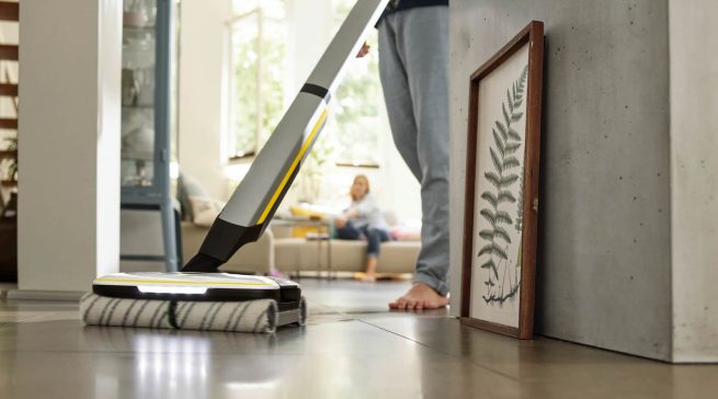 Entfernt mühelos auch hartnäckige Flecken: Testsieger FC 7 Cordless Premium von Kärcher.