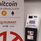 Bereit für die Kryptowährung: Bitcoin-Automaten bei Saturn.