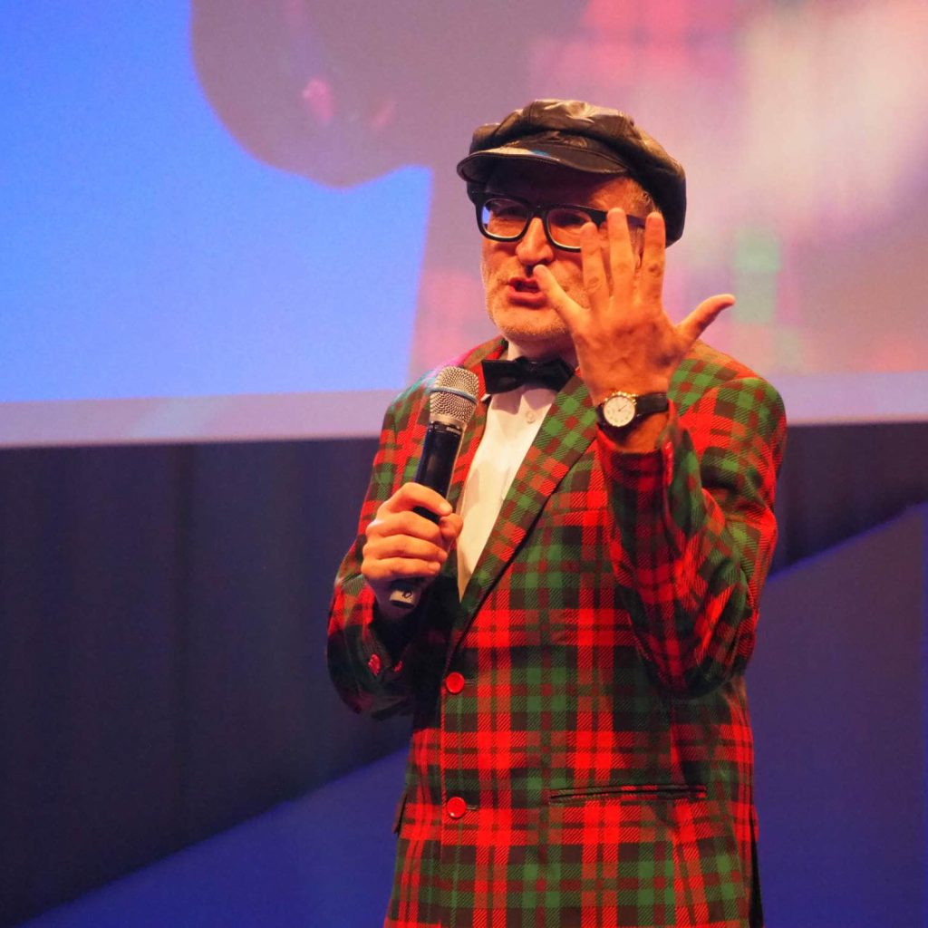 Bediente die Lachmuskeln zum Ende der Auftaktveranstaltung: Oliver Tissot.