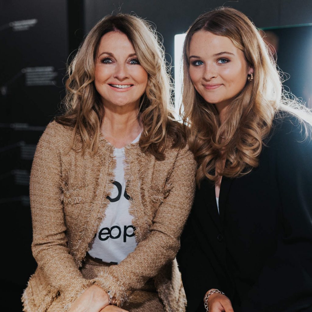 Kamen zur Eröffnung nach Frankfurt: TV-Moderatorin Frauke Ludowig (l.) und ihre Tochter Nele Roeffen.