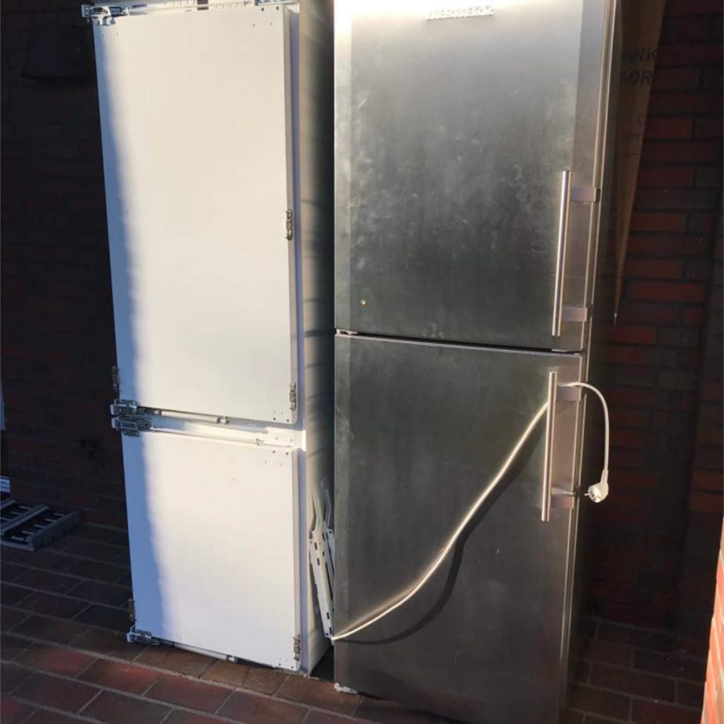 Der linke Kühlschrank defekt, der rechte diente als praktikable Interimslösung.