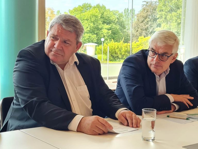 Electronic&shy;Partner: Auf Küchen-Kurs – Kritik am „Berliner Sumpf“