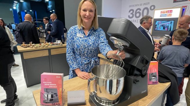 Mehr Power. Mehr Menge. Mehr Graef: Franziska Graef präsentierte auf dem IFA-Stand der EK die erste Küchenmaschine der Sauerländer: „MYestro“.