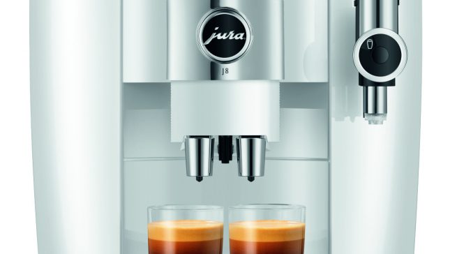 Jura Kaffeevollautomat J8 mit Sweet-Foam-Funktion.