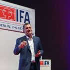 Alexander Dehmel sprach anlässlich der IFA Innovations Media Briefings Mitte Juli in Berlin darüber, wie sich technische Konsumgüter im Jahr 2022 entwickeln werden. Foto: Messe Berlin