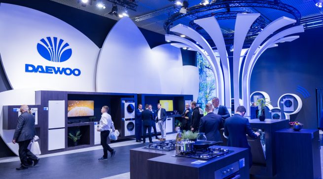 Gemeinsam auf dem Stand von Vestel: Sharp und Daewoo.