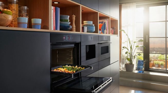 Die Hausgeräte von Bosch orientieren sich an den Bedürfnissen moderner Haushalte. Dank fortschrittlicher Technologien erzielen sie mühelos perfekte Ergebnisse im Küchenalltag.