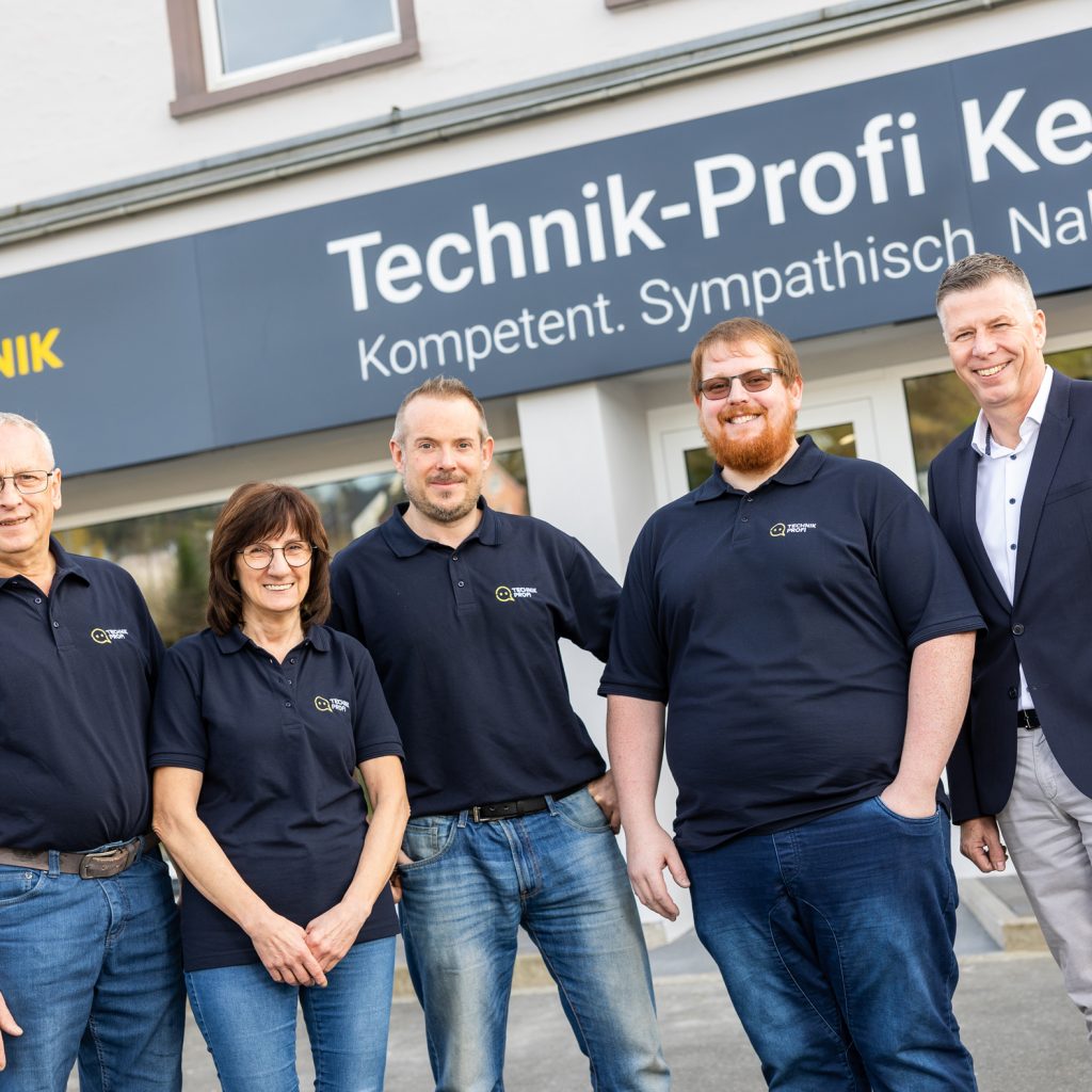 Das Team von Technik-Profi Florian Kessler (2.v.r.) mit telering Geschäftsführer Udo Knauf (r.).