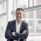 Dr. Sascha Mager ist seit Mitte August Deutschland-Chef von MediaMarktSaturn. Zuvor war er Chief Digital Officer (CDO) und Mitglied des Executive Committee der MediaMarktSaturn Retail Group (MMSRG).