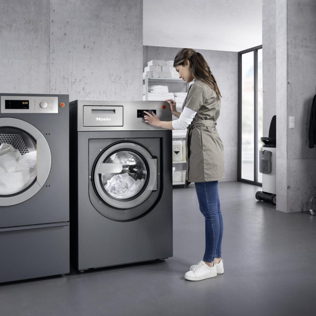 „Maximale Funktionalität und Ästhetik“: Gewerbliche Wäschereimaschinen der Generation „The New Benchmark Machines“ von Miele.