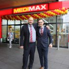 Steve Reifenberger (r.) und Carsten Matschinsky (l.) sind Geschäftsführer und Franchisenehmer der Medimax-Standorte in Mettmann und Nettetal. Fotos: Medimax, M. Machan