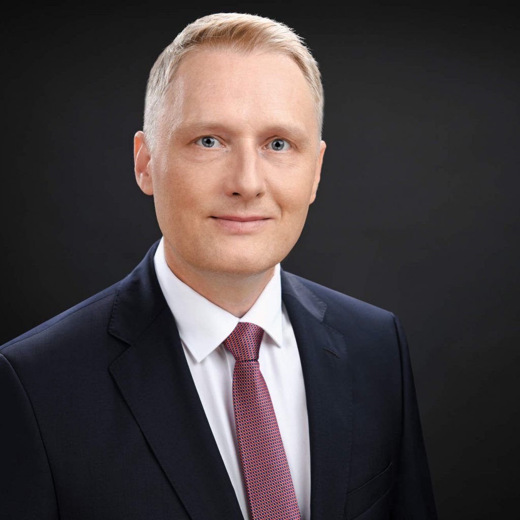 Denis-Benjamin Kmetec wird zum 15. Januar neuer CFO bei Euronics Deutschland.