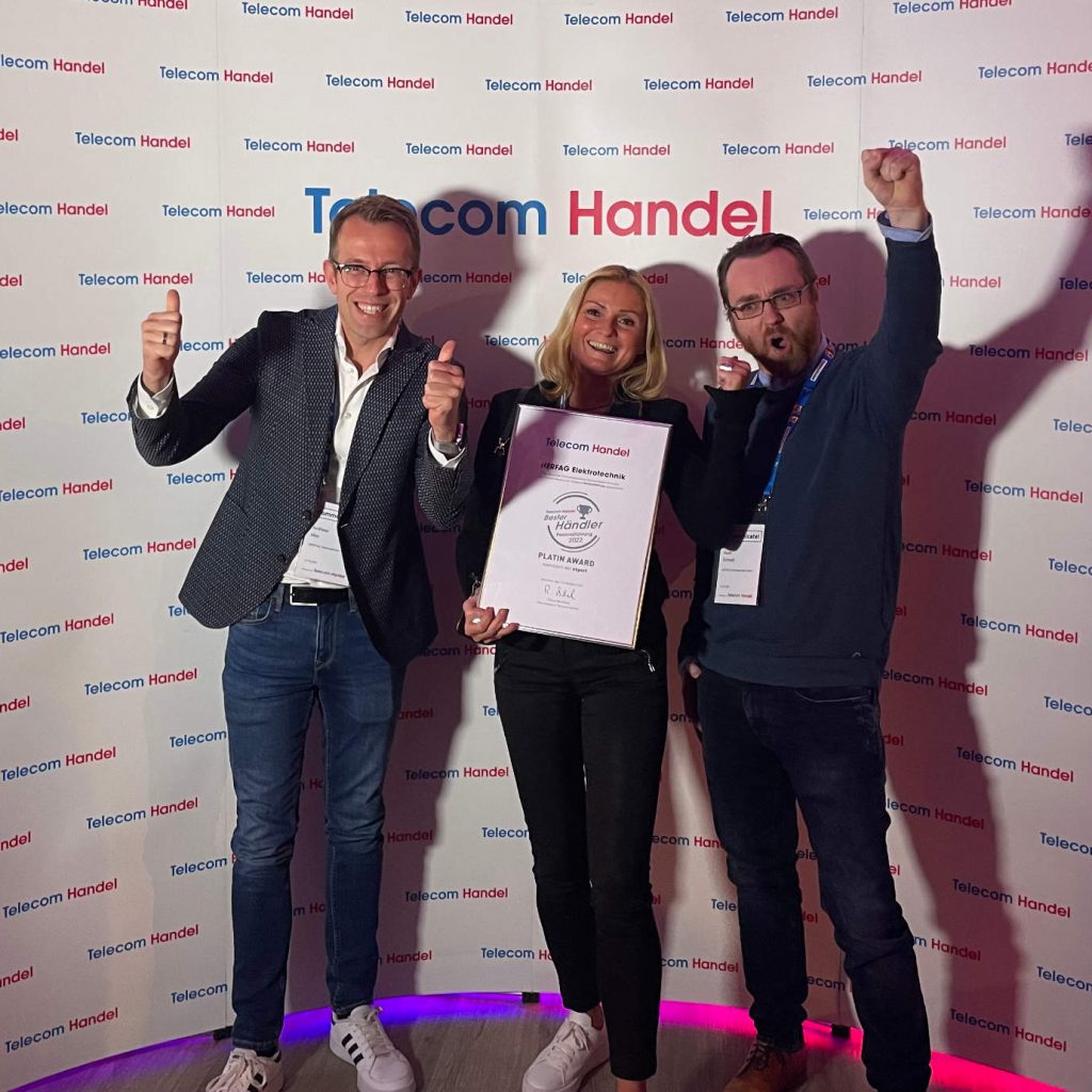 Freuen sich über den Telecom Handel Best Practice Awards (v.l.): Andreas Mey, Anja Maucher und Kevin Schmidt von expert Herfag.
