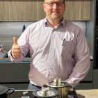 Tobias Frank-Weigl verstärkt das Team von electroplus küchenplus als Regionalleiter „Küche und Elektro“ im Geschäftsfeld EK Home.