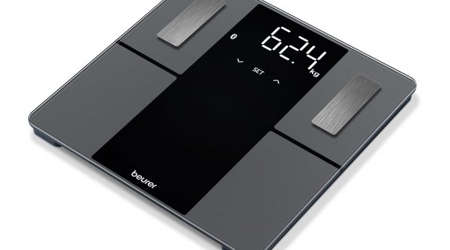 Beurer Diagnosewaage BF 500 Super Black mit Bluetooth low energy technology.