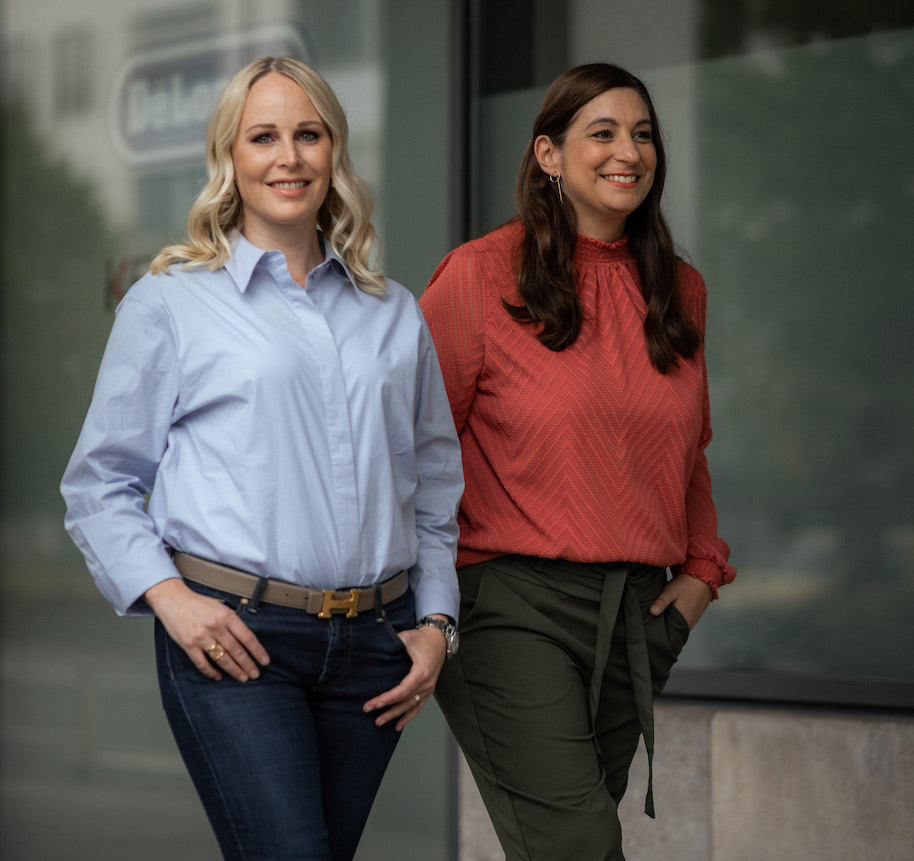 Erfolgsduo: Susanne Harring, Geschäftsführerin, und Anne Leonhardi, Marketing Director bei De’Longhi Deutschland.