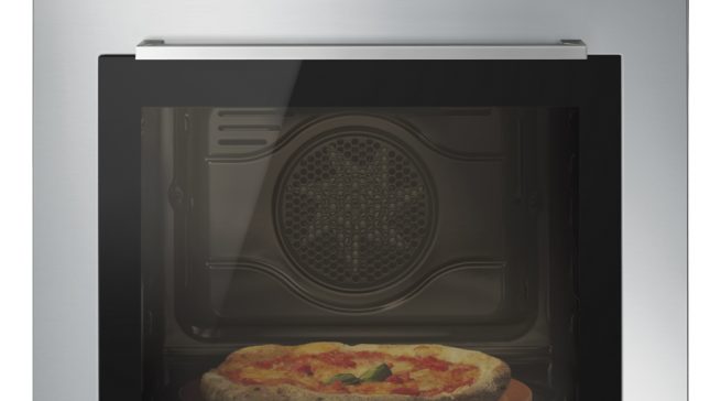 Smeg Backofen Selezione Multifunktion mit Pizzastein.