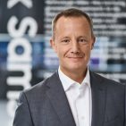Olaf May übernimmt als Corporate Vice President die ganzheitliche Führung der Vertriebs- und Marketingaktivitäten für die drei Geschäftsbereiche Mobile Experience, TV/Audio sowie Hausgeräte für Samsung in Deutschland.