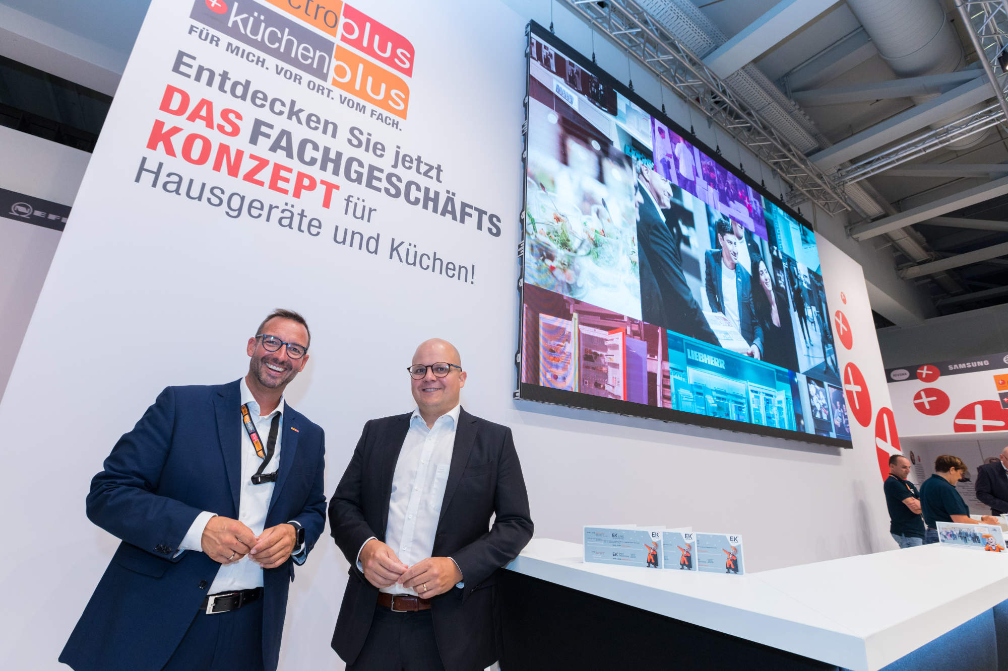 CRO Jochen Pohle (r.) und Martin Wolf (Vertriebs- und Marketing-Leiter) freuen sich auf ihre IFA-Gäste am EK electroplus Stand in Halle 4.1.