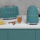 Edel in Emerald Green: Toaster und Wasserkocher von Smeg.