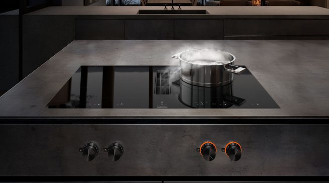 Gaggenau Induktionskochfeld Serie 400 mit integrierter Lüftung.