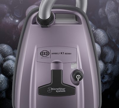Sebo Staubsauger Airbelt K1 Berry mit Möbelpinsel mit Naturhaar.