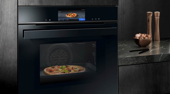 Egal ob Pizza oder Lasagne, der neue Backofen von Siemens schlägt die passende Zubereitungsmethode vor. 