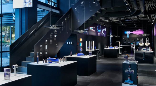 Der Store bietet die gesamte Spannweite der neuesten Dyson Produkte zum Anschauen sowie Ausprobieren an.