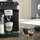 De'Longhi Kaffeevollautomat Magnifica Plus mit LatteCrema Hot Technologie.
