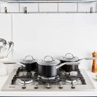 Premiere auf der Ambiente in Frankfurt: Ninja präsentiert hochwertiges Kochgeschirr und innovative Neuheiten. Fotos: SharkNinja