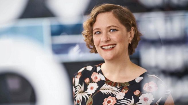 „Unsere neueste AI-Technologie unterstützt dabei, die Benutzerfreundlichkeit der Geräte noch weiter zu optimieren“, Diana Diefenbach, Senior Manager Technical Product Management and Communication, Samsung Electronics.