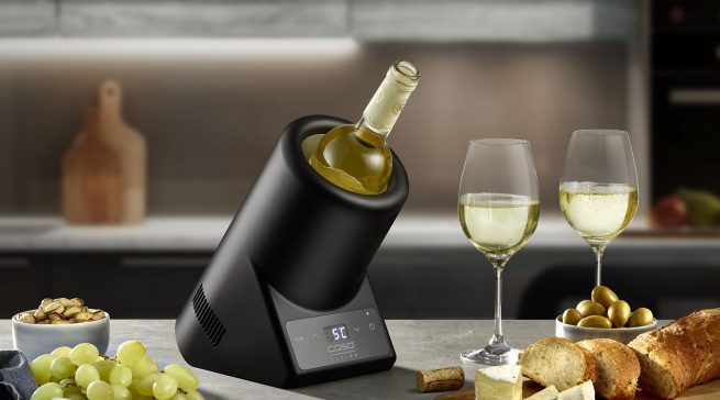 Der Design Flaschenkühler VinoCase Black hält die Temperatur der bereits gekühlten Flasche Wein optimal zwischen 5 und 18 °C.