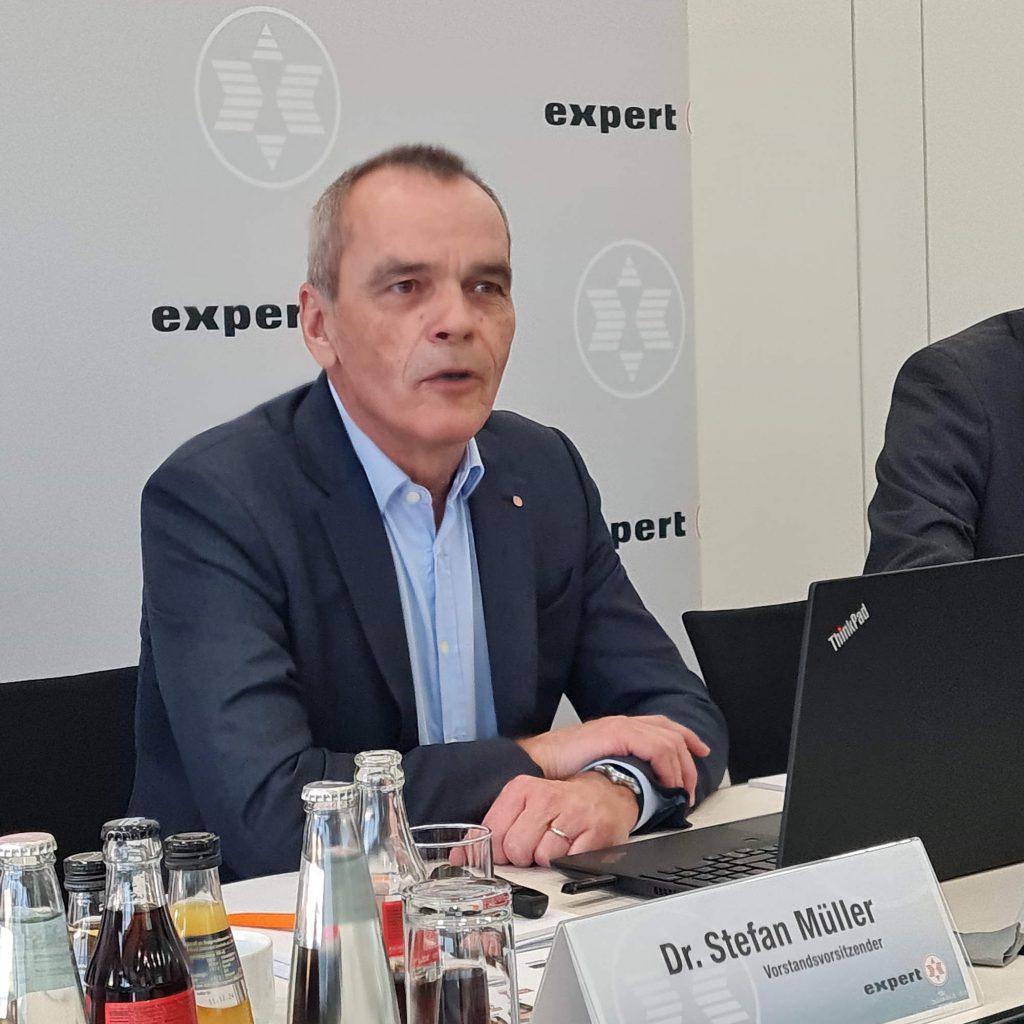 „Wir müssen die Kostenstrukturen in der Wertschöpfungskette neu justieren“, Dr. Stefan Müller, Vorstandsvorsitzender der expert SE.